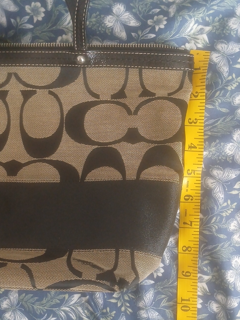 Coach Black and Tan Signature Tote - Picture 6 of 7